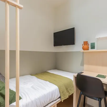 Well-Located Campus Rooms Near City Park-3
