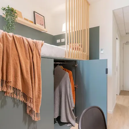 Well-Located Campus Rooms Near City Park-2